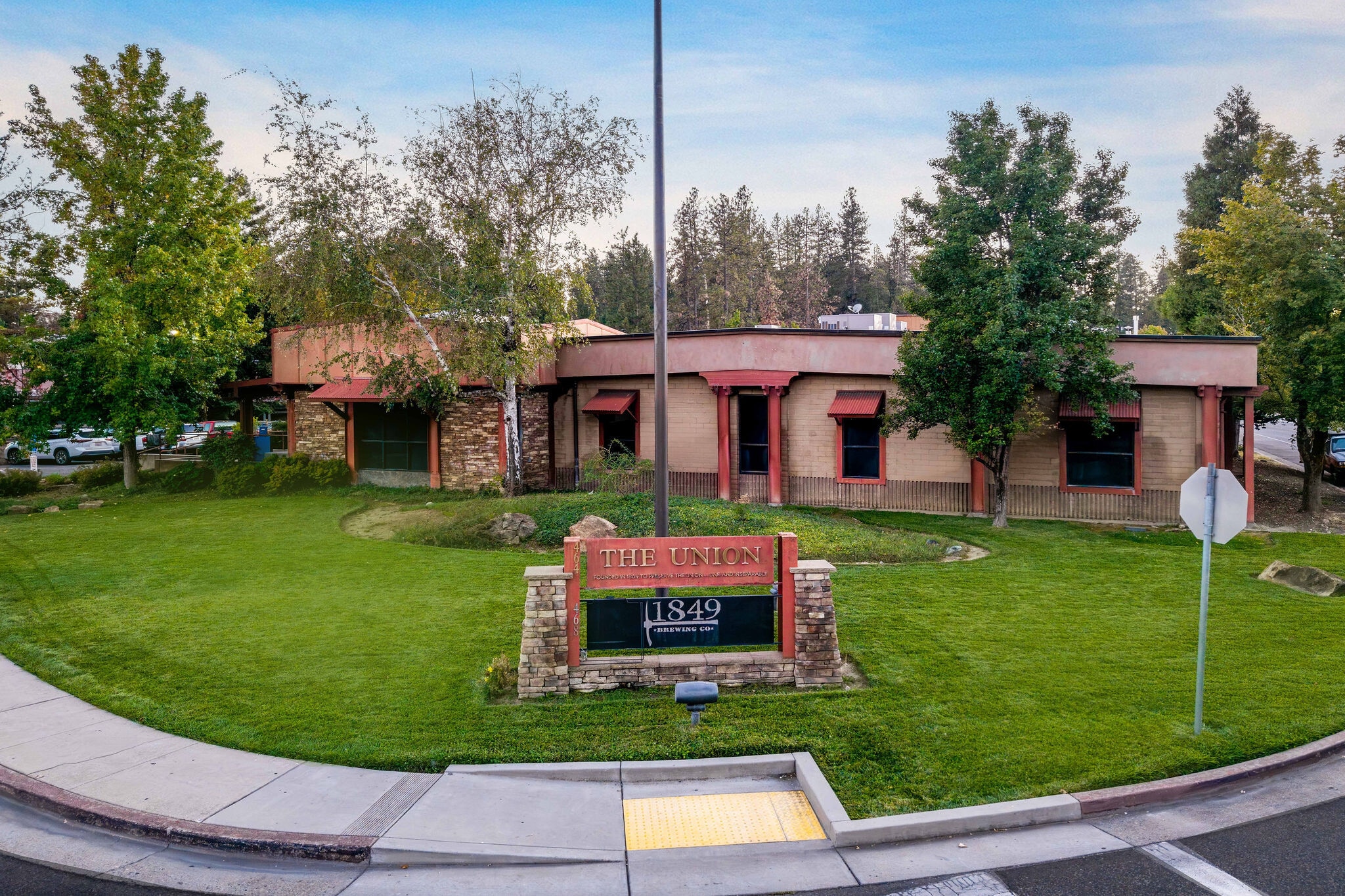 464 Sutton Way, Grass Valley, CA for sale Primary Photo- Image 1 of 69