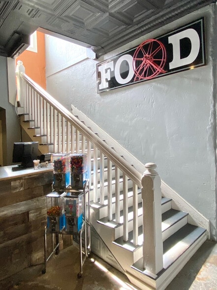 111 E Archer St, Jacksboro, TX for lease - Building Photo - Image 2 of 13