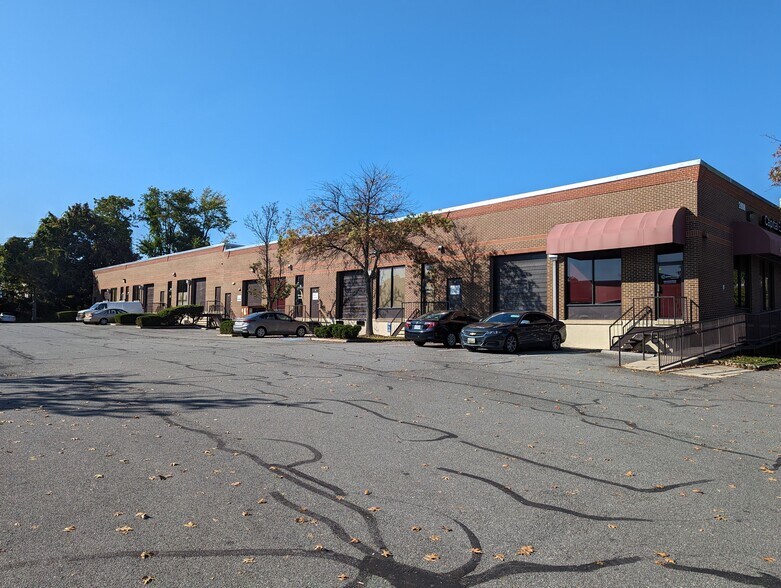 2808 Merrilee Dr, Fairfax, VA for sale - Building Photo - Image 1 of 1