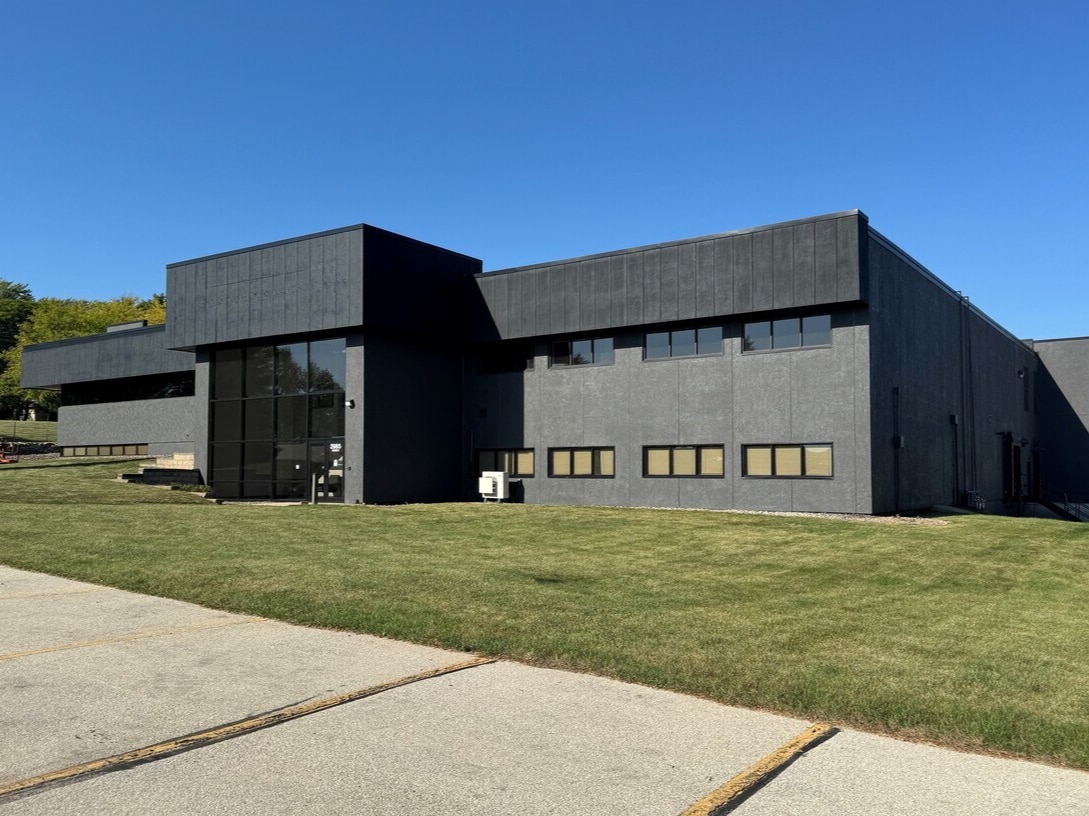 2985 S Ridge Rd, Green Bay, WI for lease Primary Photo- Image 1 of 122