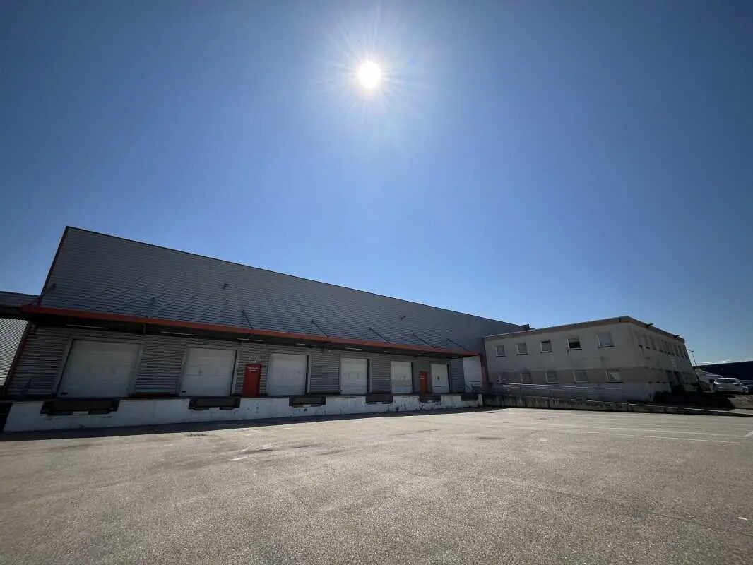 14 Avenue Maréchal Juin, Saint-Laurent-de-Mure for lease Building Photo- Image 1 of 7