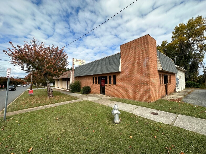 258 Oakley Ave, Lynchburg, VA for lease - Building Photo - Image 1 of 3