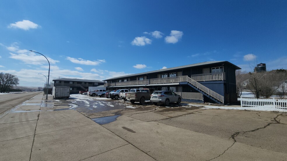 804 Elk St, Alexander, ND for sale - Building Photo - Image 1 of 23