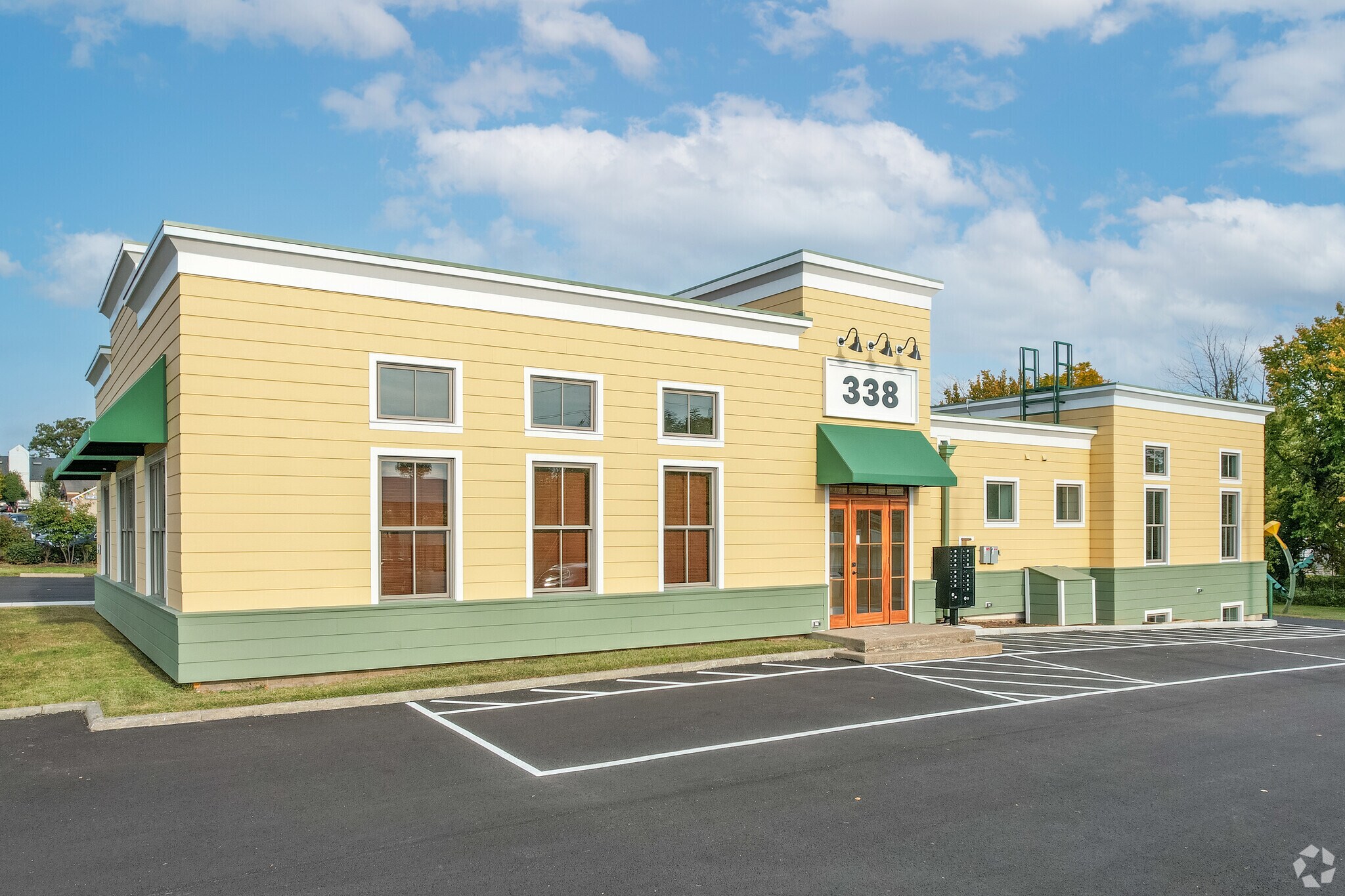 338 E Market St, Leesburg, VA for lease Primary Photo- Image 1 of 4