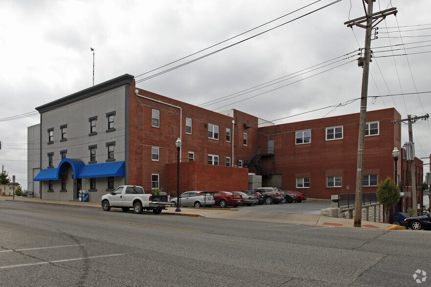 Office in Alton, IL for sale - Primary Photo - Image 1 of 1