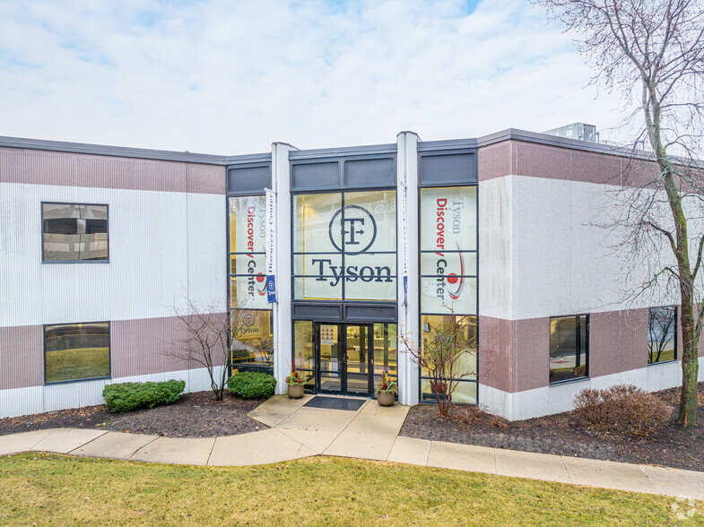 3131 Woodcreek Dr, Downers Grove, IL for sale - Primary Photo - Image 1 of 7