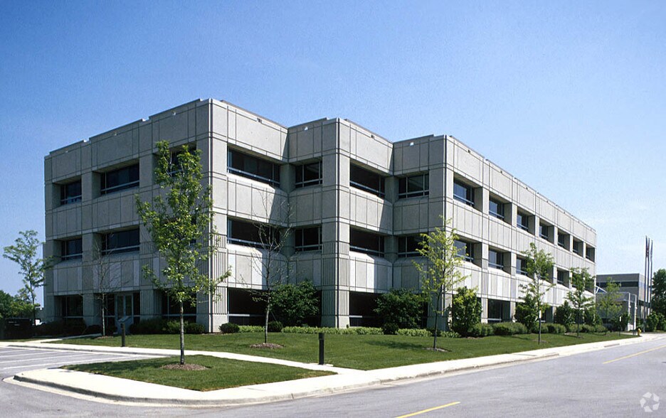 2050 Pfingsten Rd, Glenview, IL for sale - Primary Photo - Image 1 of 1
