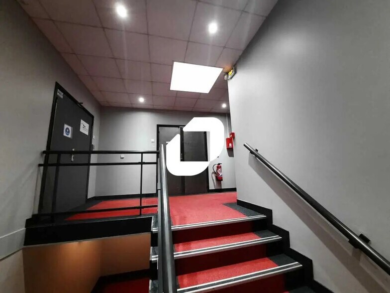 Flex in Villebon-sur-Yvette for lease - Building Photo - Image 2 of 19