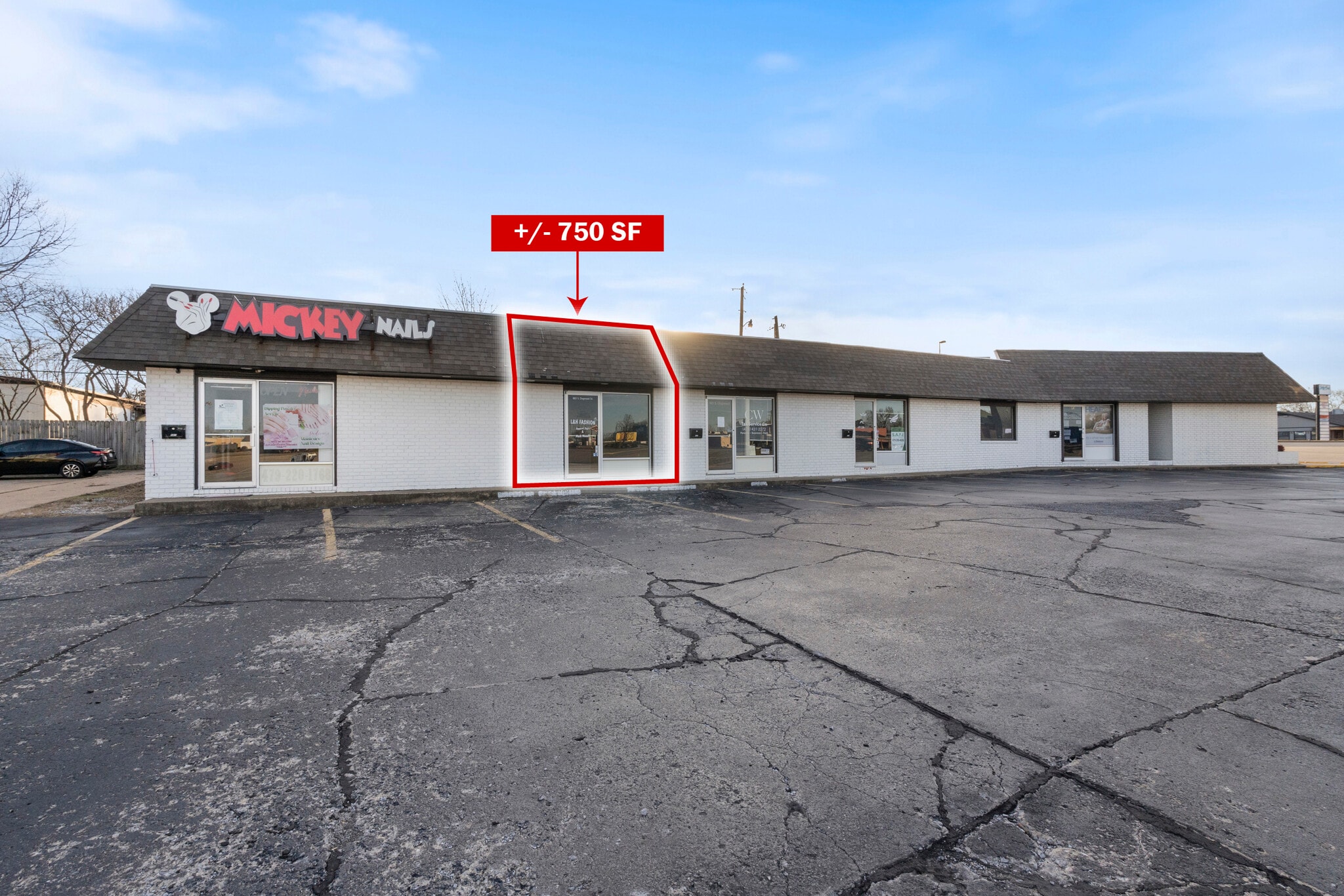 885 S Dogwood St, Siloam Springs, AR for lease Interior Photo- Image 1 of 9