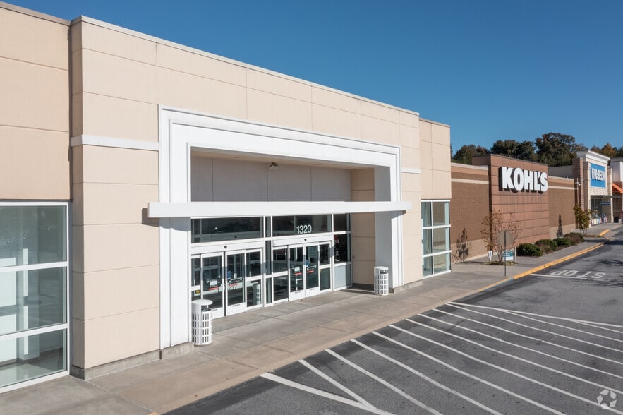 1320 W Wade Hampton Blvd, Greer, SC for sale - Primary Photo - Image 1 of 1