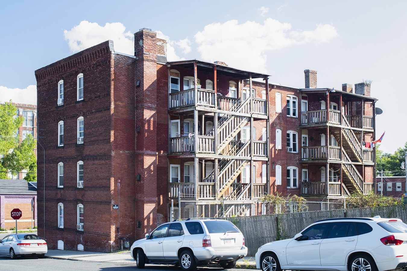 461463 Appleton St, Holyoke, MA 01040