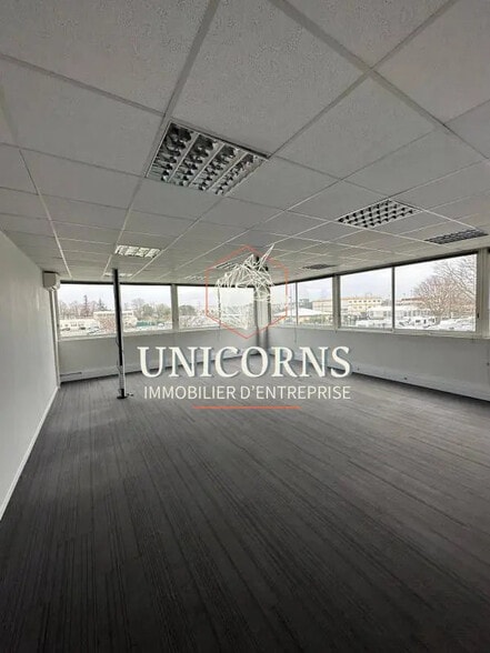 Office in Toulouse for lease - Building Photo - Image 2 of 4