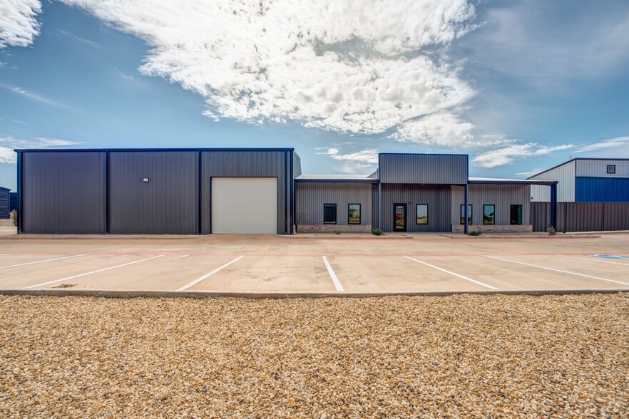 3205 118th St, Lubbock, TX for lease - Building Photo - Image 2 of 33