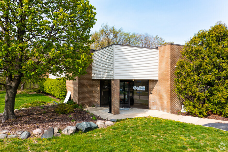 37900 Interchange Drive, Farmington Hills, MI for lease - Building Photo - Image 3 of 4