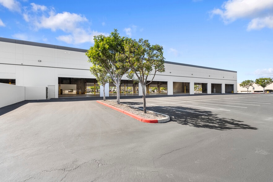 2828 Junipero Ave, Signal Hill, CA for lease - Building Photo - Image 3 of 12