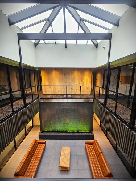 8405 165th Ave NE, Redmond, WA for lease - Building Photo - Image 2 of 8