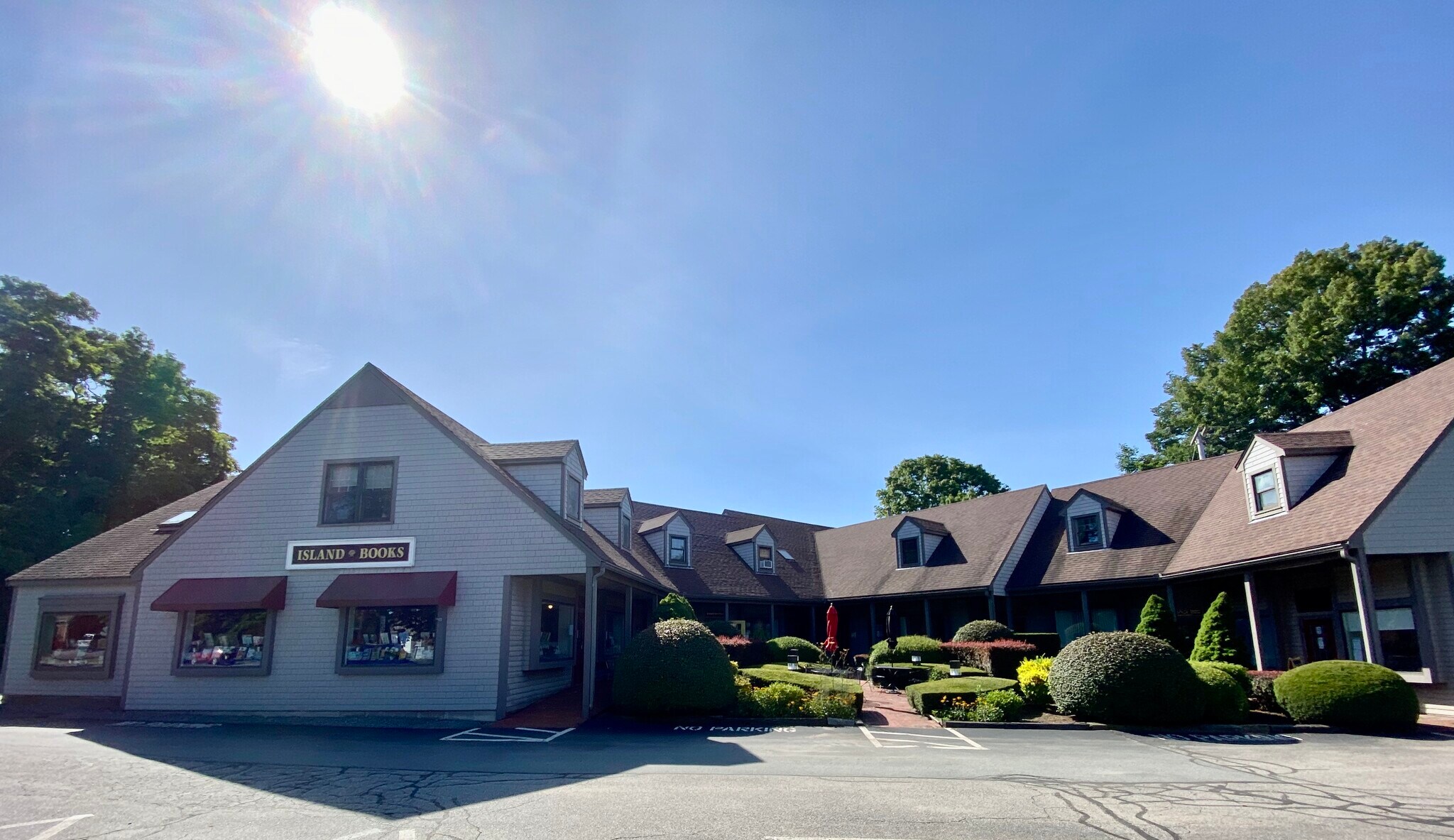 567-575 E Main Rd, Middletown, RI for lease Building Photo- Image 1 of 14