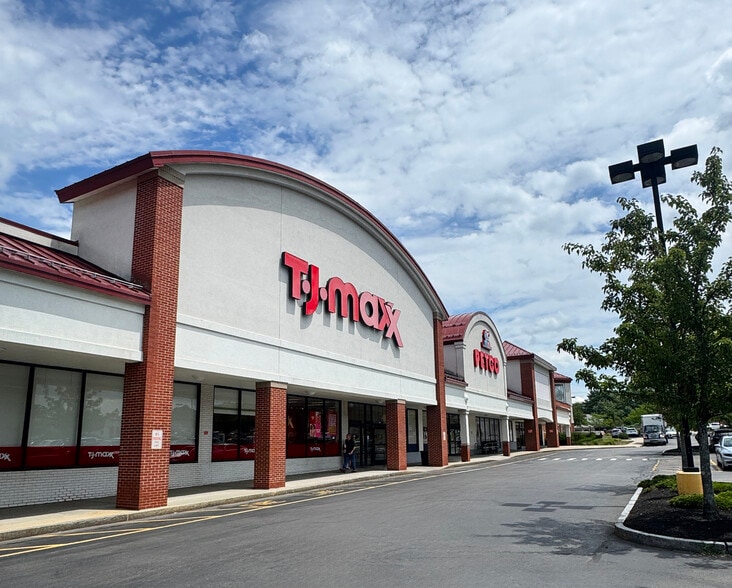 4-8 Plaistow Rd, Plaistow, NH for lease - Building Photo - Image 3 of 11