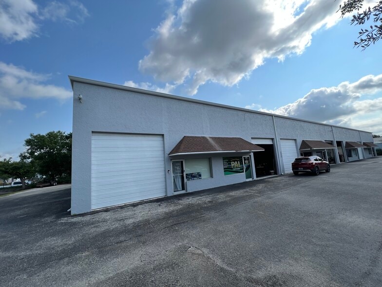 1270-1272 SW 34th St, Palm City, FL for lease - Building Photo - Image 2 of 6