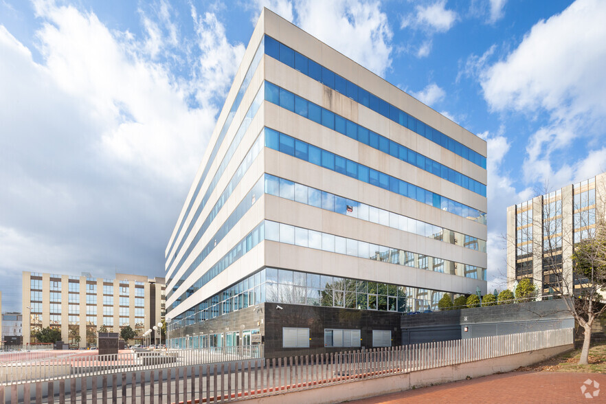 Carrer De Frederic Mompou, Sant Just Desvern, Barcelona for lease - Building Photo - Image 2 of 5