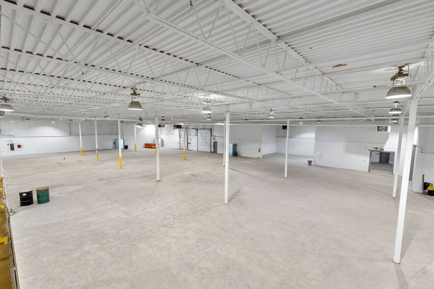 2300 Rue Cohen, Montréal, QC for lease - Building Photo - Image 3 of 9