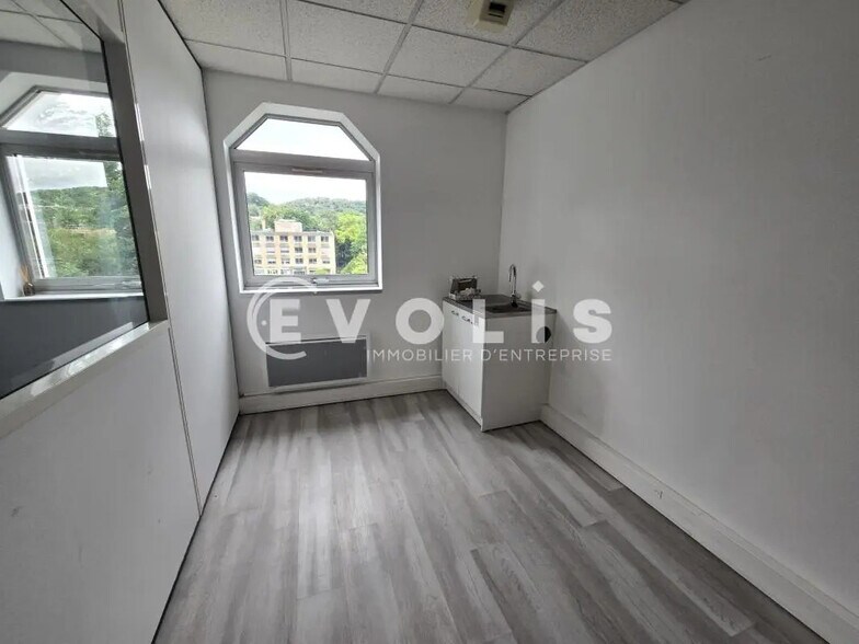 Office in Orsay for lease - Interior Photo - Image 2 of 8