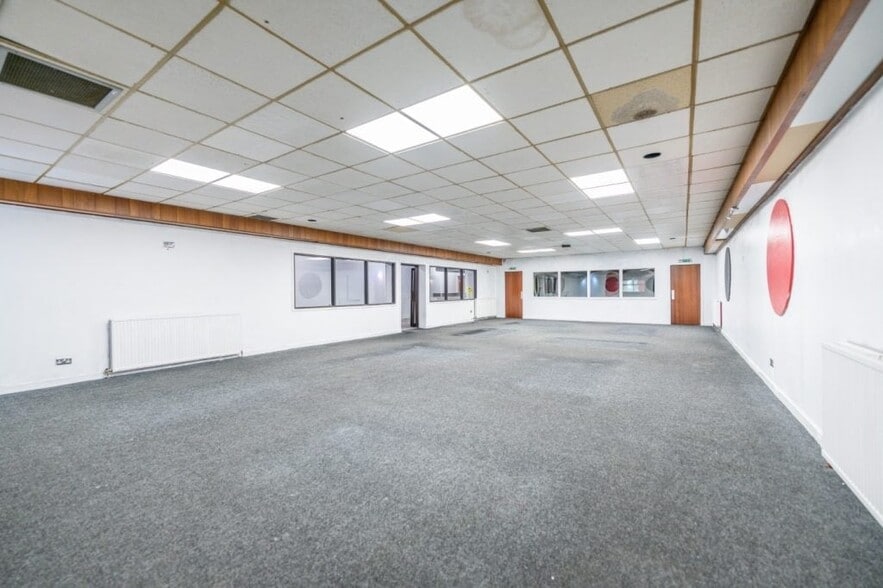 75 King St, Peterhead for lease - Interior Photo - Image 3 of 4