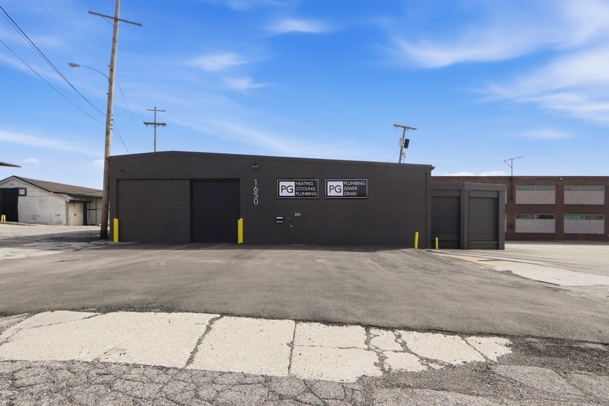 1650 Cass St, Fort Wayne, IN for lease Interior Photo- Image 1 of 12