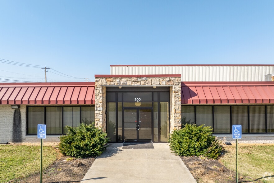 300 W Heinz St, Mechanicsburg, PA for lease - Building Photo - Image 2 of 7