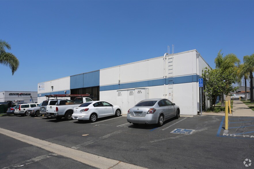 1230 N Simon Cir, Anaheim, CA for sale - Primary Photo - Image 1 of 1