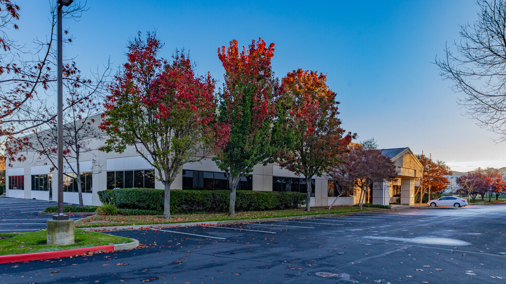 435-445 Devlin Rd, Napa, CA for lease - Building Photo - Image 3 of 13