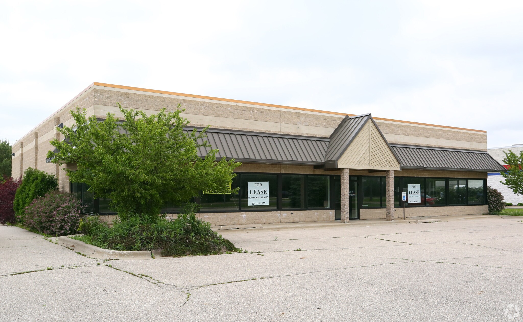 1870 E Grand Ave, Lindenhurst, IL for sale Primary Photo- Image 1 of 1