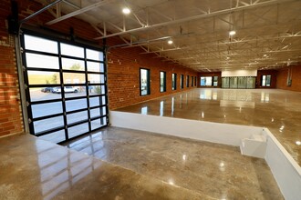 100 Howell St, Dallas, TX for lease Interior Photo- Image 2 of 8