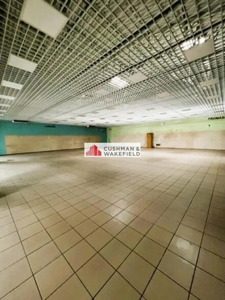 Retail in Nîmes for lease - Interior Photo - Image 2 of 2