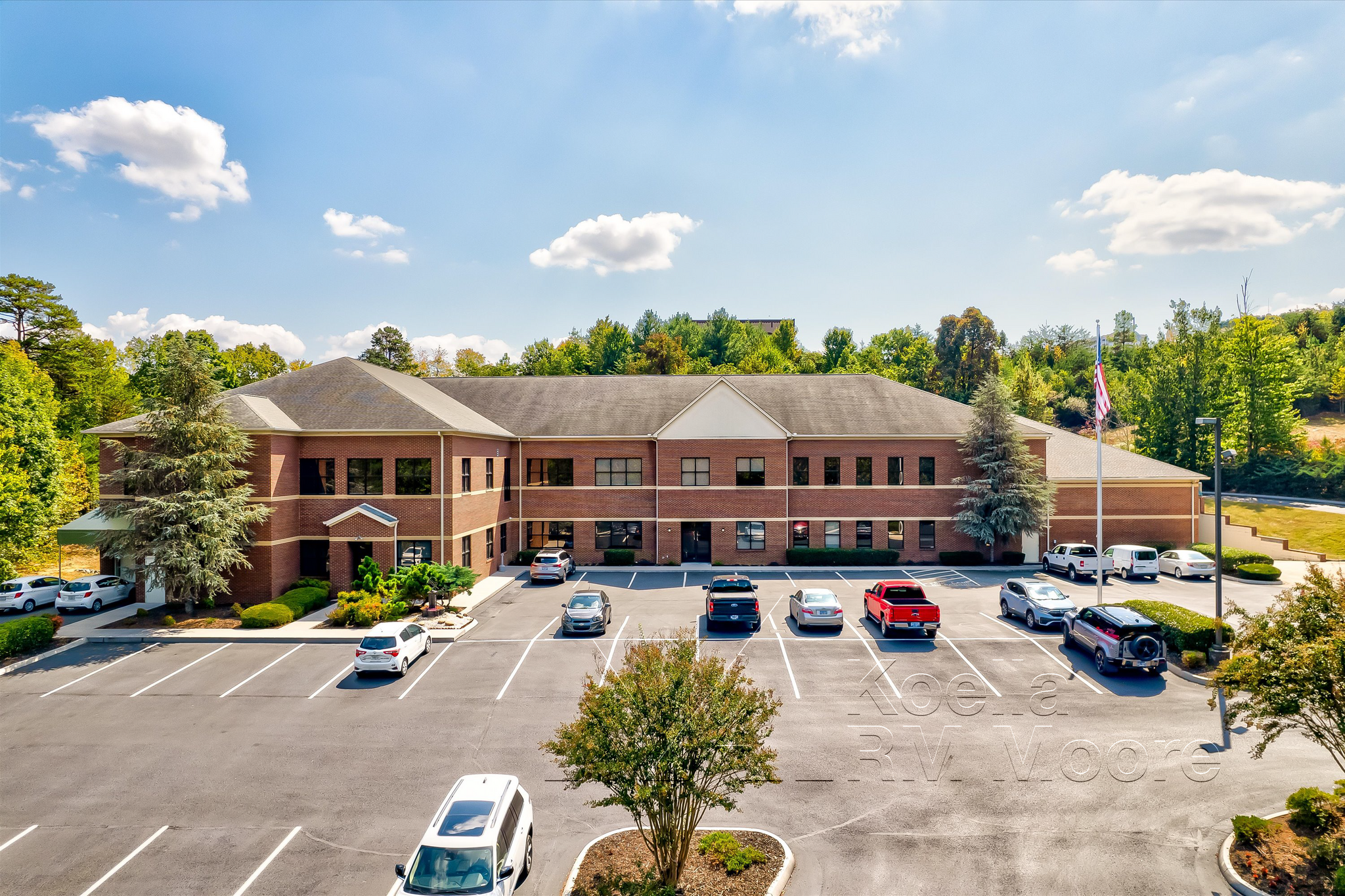 2010 Castaic Ln, Knoxville, TN for sale Building Photo- Image 1 of 58