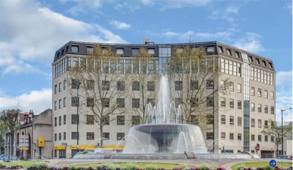 Office in La Garenne-Colombes for lease - Building Photo - Image 1 of 4