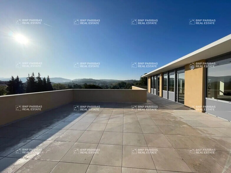 Office in Aix-en-Provence for sale - Building Photo - Image 2 of 10