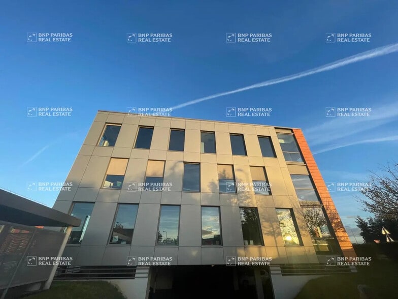 Office in Olivet for lease - Building Photo - Image 3 of 23