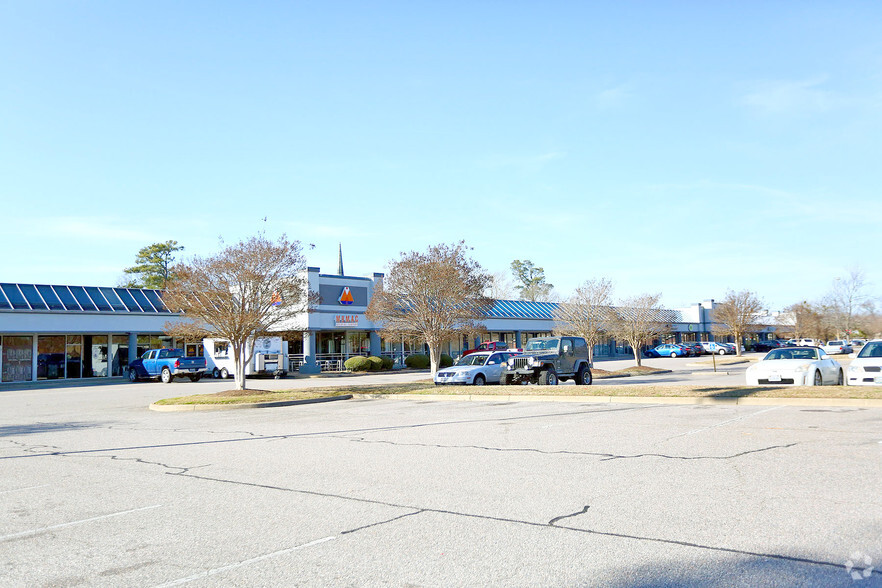 3200-3282 Academy Ave, Portsmouth, VA for lease - Building Photo - Image 1 of 21