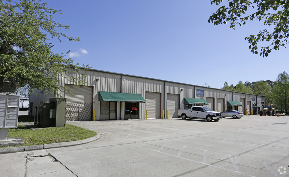 530 Ellis Rd S, Jacksonville, FL for lease - Building Photo - Image 3 of 4