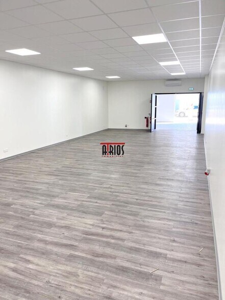 Retail in La Garde for lease - Interior Photo - Image 3 of 7