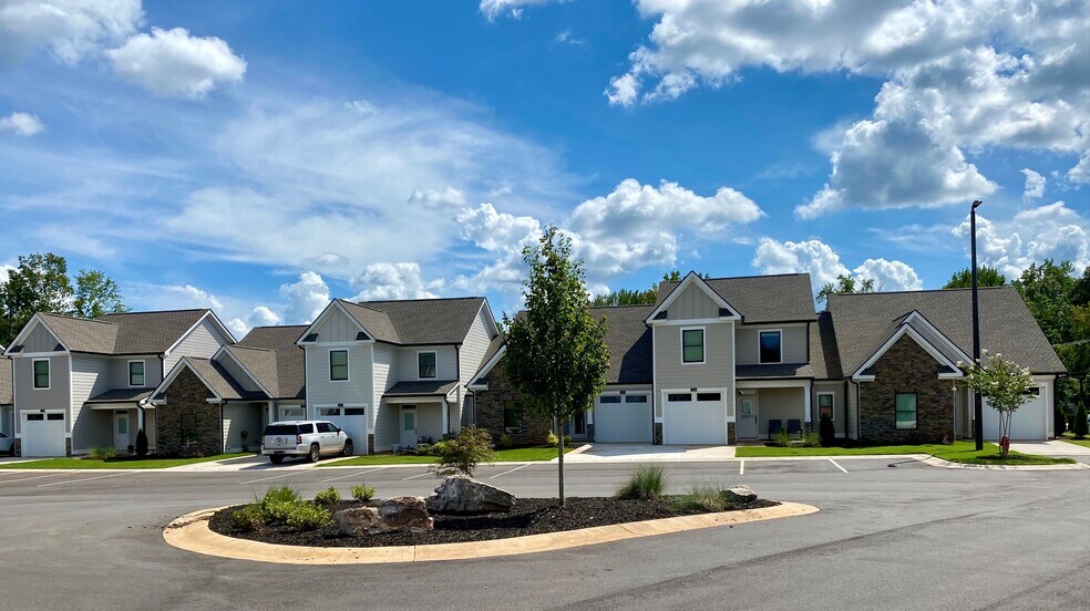 106 Airport Rd NE, Milledgeville, GA 31061 - Ports Crossing Townhomes