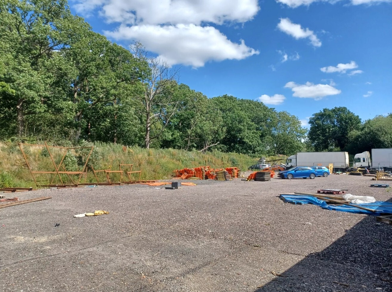 Green Ln, Smallfield for lease Primary Photo- Image 1 of 7