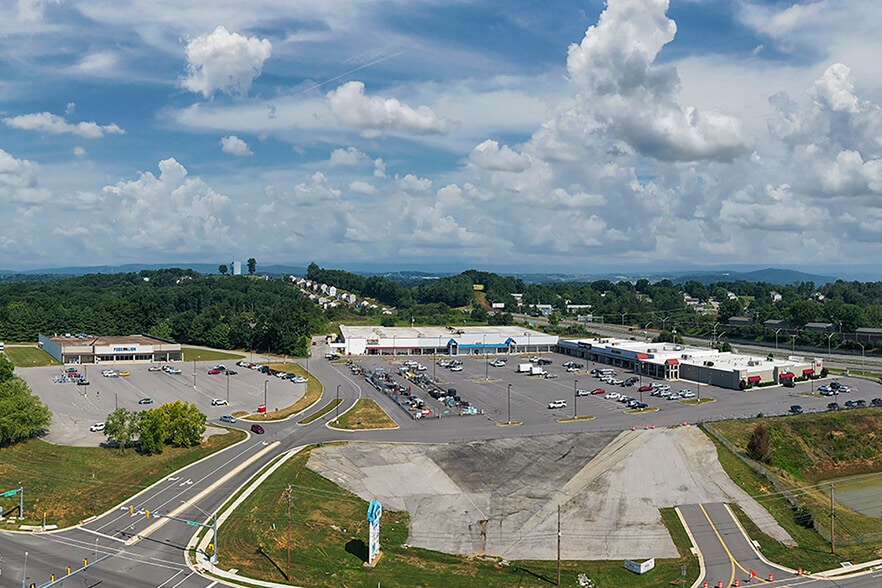 1500 Roanoke St, Christiansburg, VA for lease - Primary Photo - Image 3 of 4