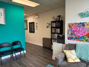 2121-2125 W Irving Park Rd, Chicago, IL for lease Building Photo- Image 2 of 4