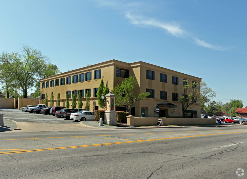 1560 E 21st St, Tulsa, OK for lease - Building Photo - Image 1 of 2