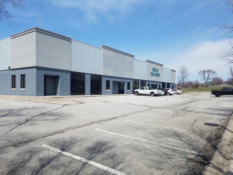 13211 Chandler Rd, Millard, NE 68138