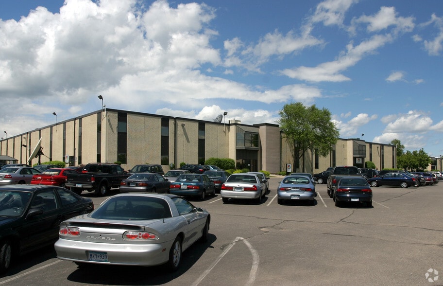 6700-6740 Shady Oak Rd, Eden Prairie, MN for lease - Building Photo - Image 2 of 6