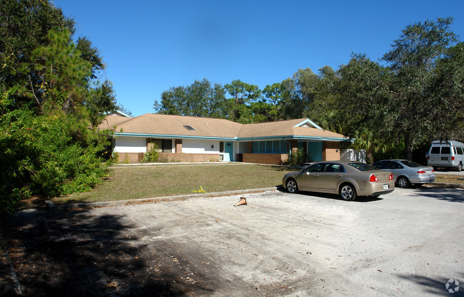 1201 102nd Ave N, Saint Petersburg, FL for sale - Primary Photo - Image 1 of 4