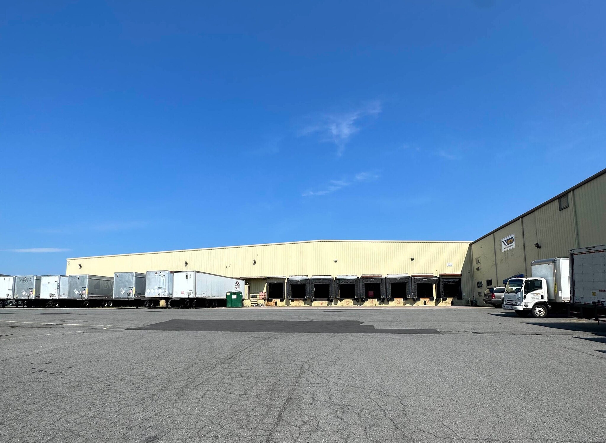 9061-9073 Euclid Ave, Manassas, VA for lease Building Photo- Image 1 of 14